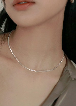 silver boxy necklace